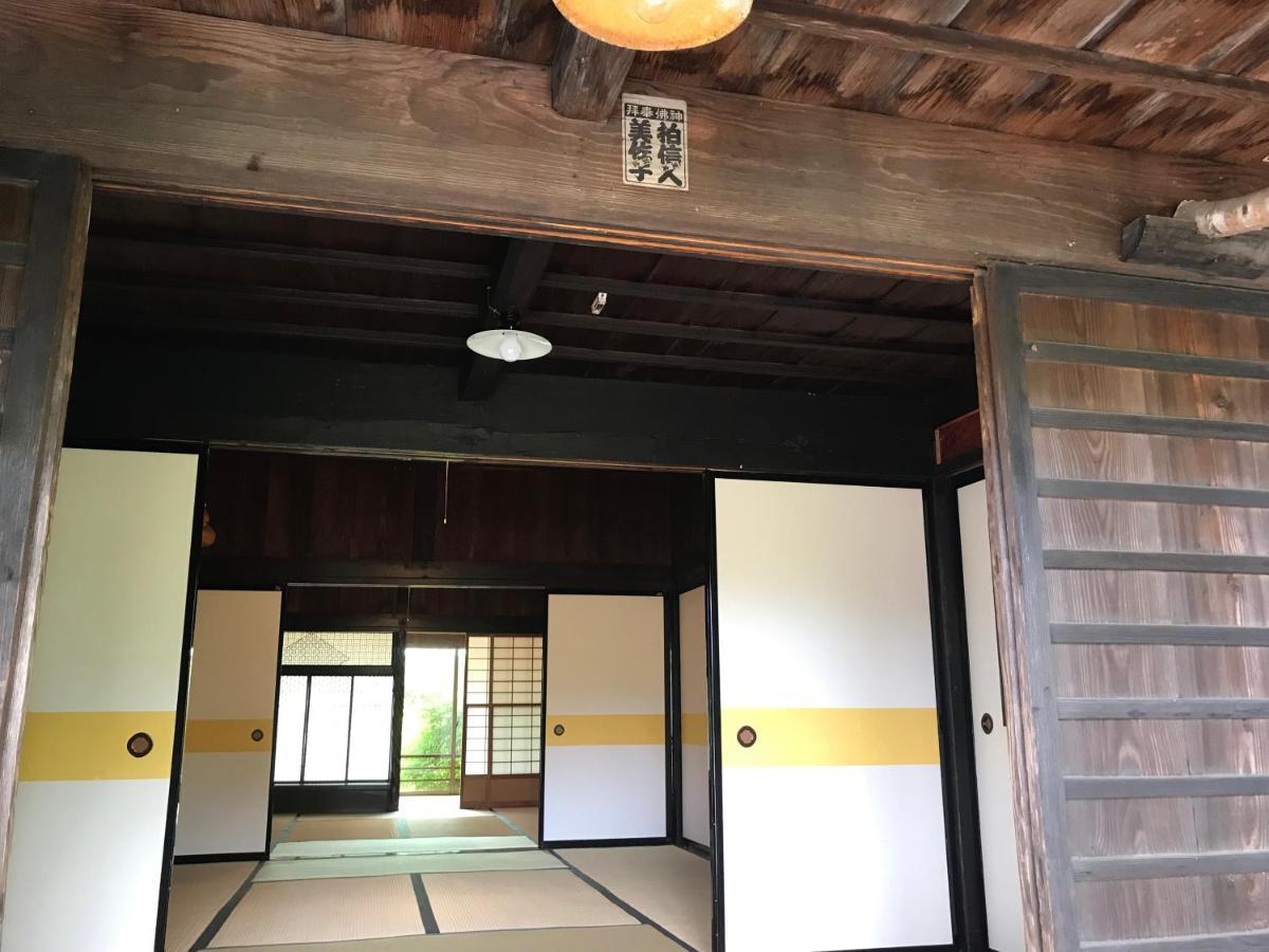 Отель Mt Fuji Historical Oshi House Hitsuki Фудзиёсида Экстерьер фото