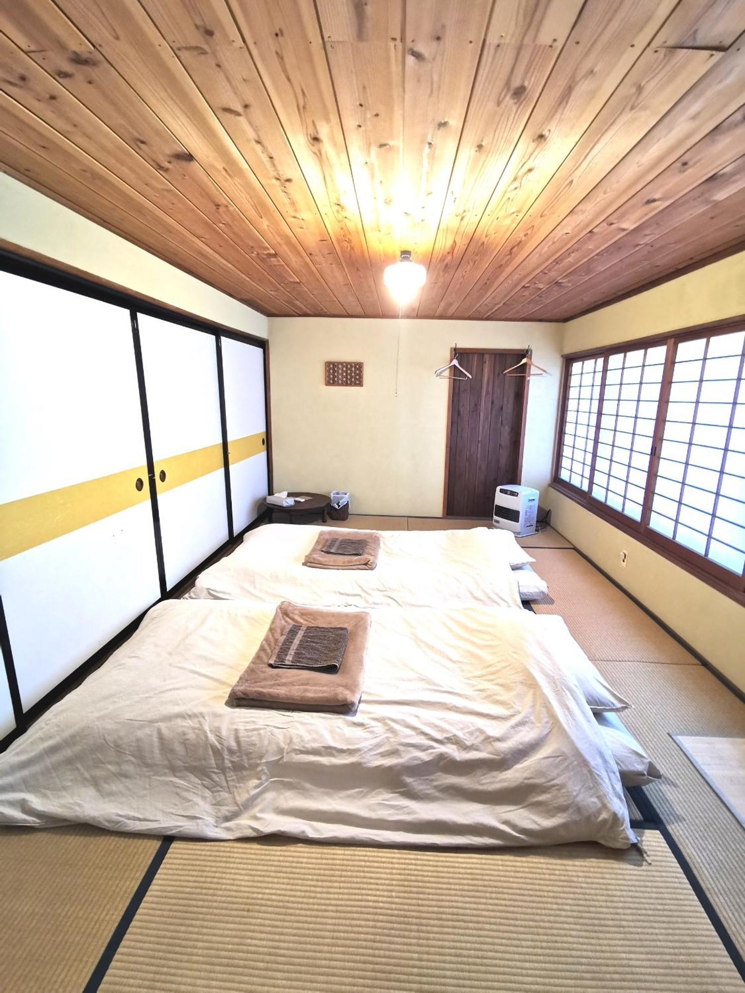 Отель Mt Fuji Historical Oshi House Hitsuki Фудзиёсида Экстерьер фото